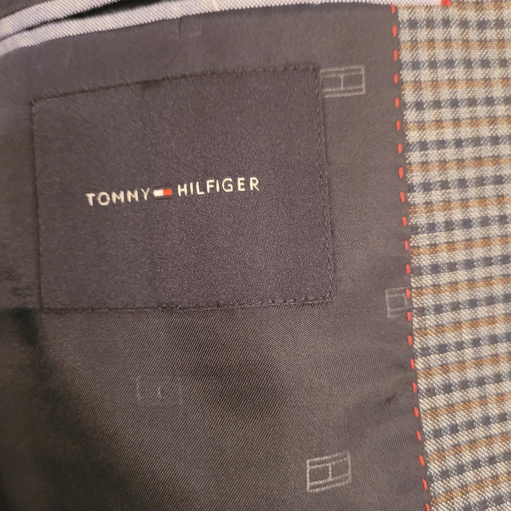 Tommy Hilfiger - Picture 3 of 4